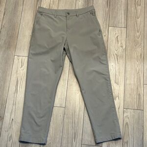 Lululemon Athlete Men's Khaki Chinos Size 31/28 Preowned